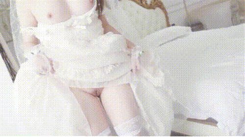 62154-婚纱美眉吃鸡啪啪 啊啊爸爸不玩了 骚逼受不了了 下面难受 前女友穿着婚纱来打最后一炮 必须内射她.jpg